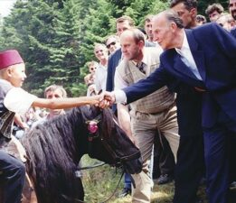 Avrupa’nın ortasındaki bağımsız Müslüman devlet 33 yıldır ayakta